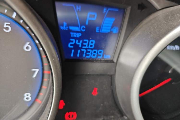 Used Hyundai ix35 2015 2.0L Automatic 2WD Smart Type China IV Odometer Close Up