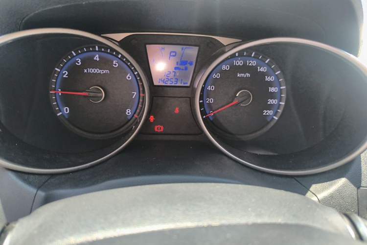 Used Hyundai ix35 2015 2.0L Automatic 2WD Comfort Edition China IV Standard Odometer Close Up