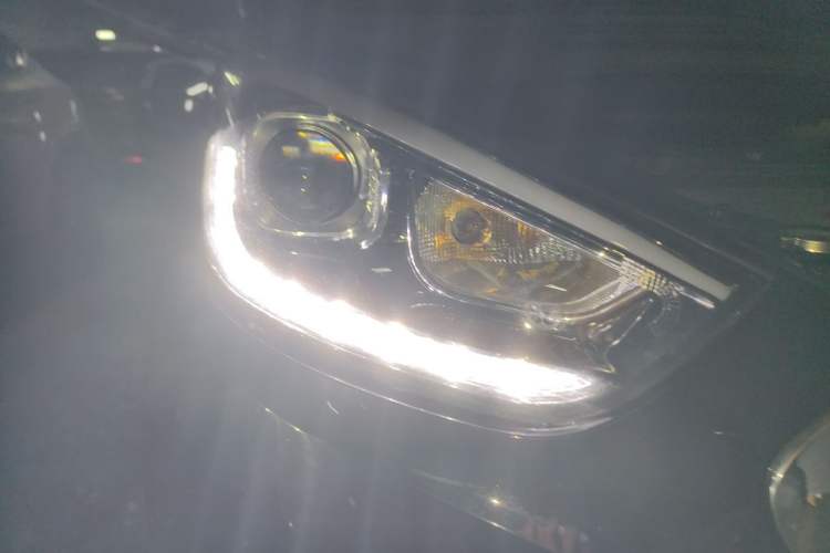 Used Hyundai ix35 2015 2.0L Automatic Two-Wheel Drive Leading Trim China V Standard Right Front Headlight