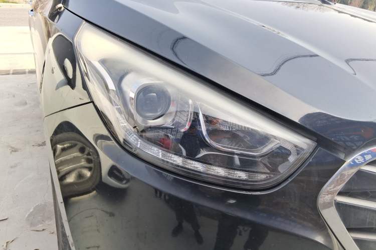 Used Hyundai ix35 2015 2.0L Automatic 2WD Smart Version China V Standard Right Front Headlight