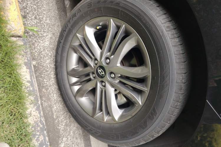 Used Hyundai ix35 2015 2.0L Automatic 2WD Smart Type China IV Right Front Wheel Hub