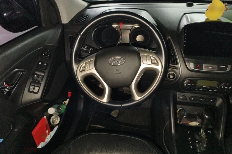 Used Hyundai ix35 2015 2.0L Automatic Two-Wheel Drive Leading Trim China V Standard Steering Wheel