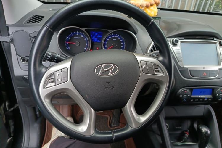 Used Hyundai ix35 2015 2.0L Automatic 2WD Smart Version China V Standard Steering Wheel