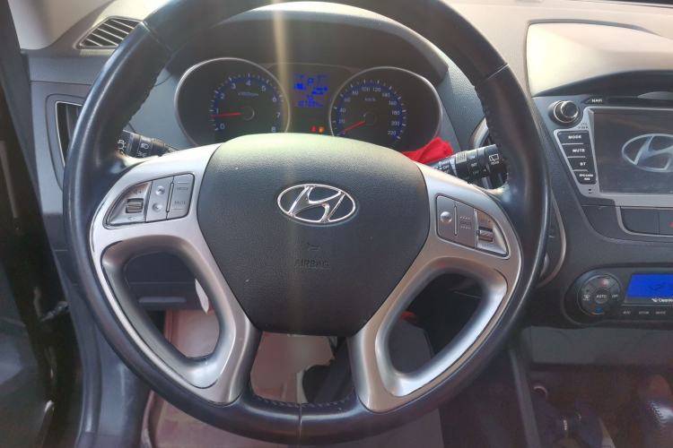 Used Hyundai ix35 2015 2.0L Automatic 2WD Smart Version China V Standard Steering Wheel