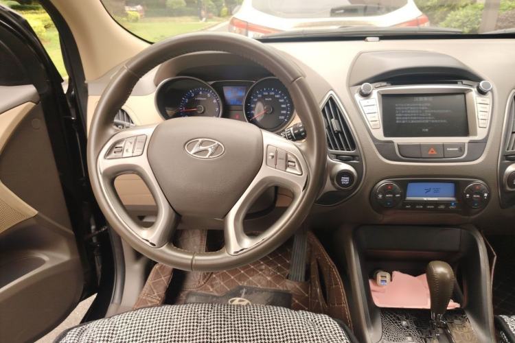 Used Hyundai ix35 2015 2.0L Automatic 2WD Smart Type China IV Steering Wheel
