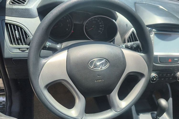Used Hyundai ix35 2015 2.0L Automatic 2WD Comfort Edition China IV Standard Steering Wheel