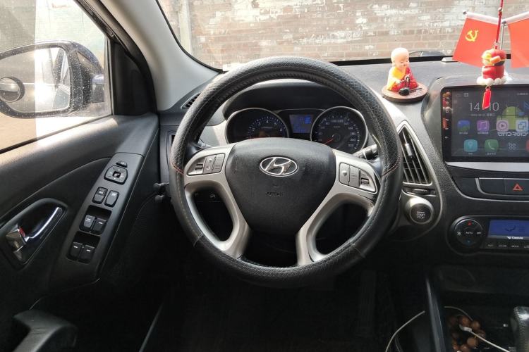 Used Hyundai ix35 2015 2.0L Automatic 2WD Smart Version China V Standard Steering Wheel