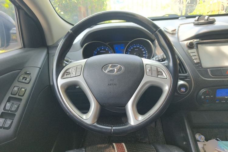 Used Hyundai ix35 2015 2.0L Automatic 2WD Smart Version China V Standard Steering Wheel