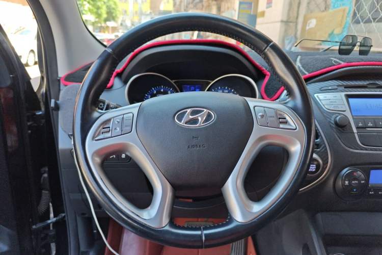 Used Hyundai ix35 2015 2.0L Automatic 2WD Smart Version China V Standard Steering Wheel