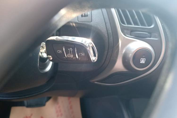 Used Hyundai ix35 2015 2.0L Automatic 2WD Comfort Edition China IV Standard Vehicle Key
