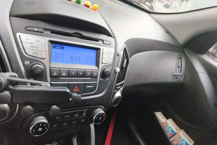 Used Hyundai ix35 2015 2.0L Automatic 2WD Comfort Edition China IV Standard Audio And AC Panel