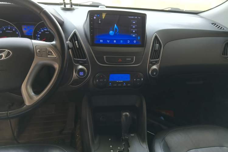 Used Hyundai ix35 2015 2.0L Automatic 2WD Smart Version China V Standard Audio And AC Panel