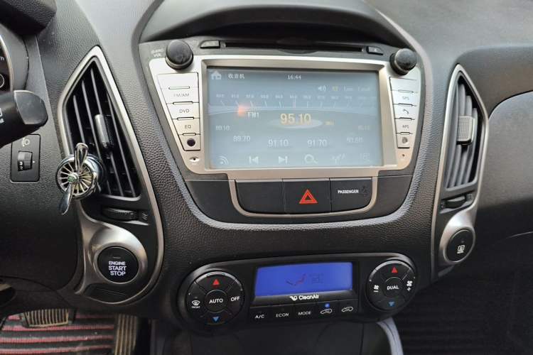 Used Hyundai ix35 2015 2.0L Automatic 2WD Smart Type China IV Audio And AC Panel