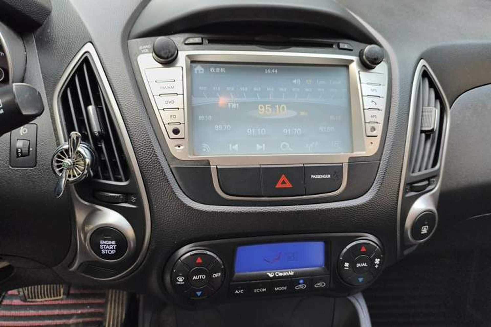 Used Hyundai ix35 2015 2.0L Automatic 2WD Smart Type China IV Audio And AC Panel