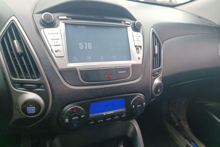 Used Hyundai ix35 2015 2.0L Automatic 2WD Smart Type China IV Audio And AC Panel