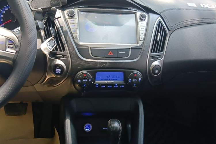 Used Hyundai ix35 2015 2.0L Automatic 2WD Smart Type China IV Audio And AC Panel