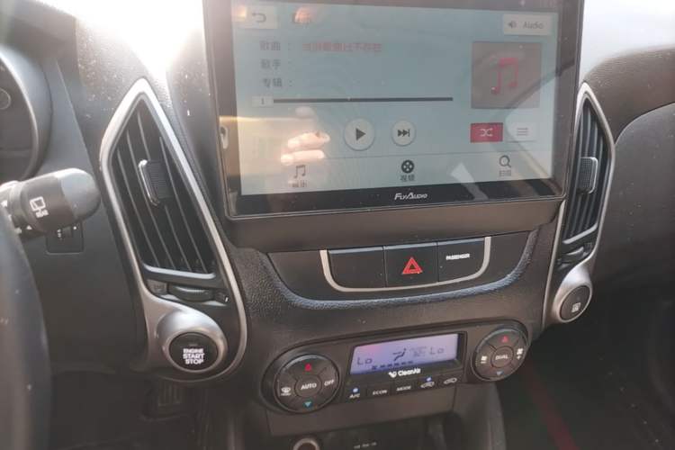 Used Hyundai ix35 2015 2.0L Automatic 2WD Comfort Edition China IV Standard Audio And AC Panel