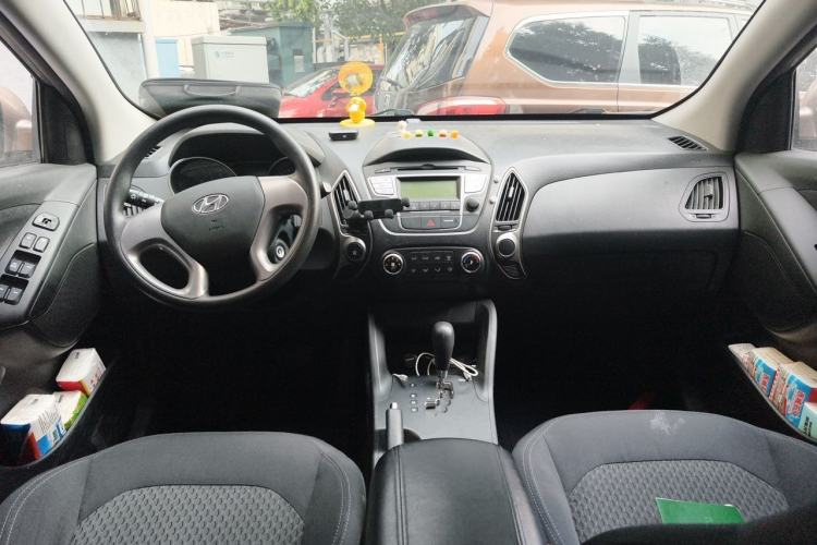 Used Hyundai ix35 2015 2.0L Automatic 2WD Comfort Edition China IV Standard Center Console