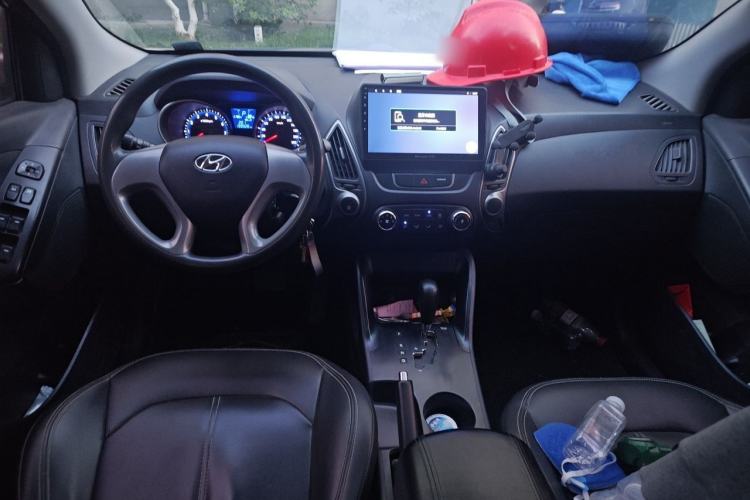 Used Hyundai ix35 2015 2.0L Automatic 2WD Comfort Edition China V Standard Center Console
