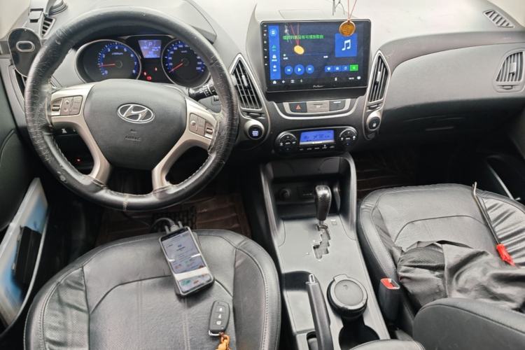 Used Hyundai ix35 2015 2.0L Automatic 4x4 Smart Version China IV Standard Center Console
