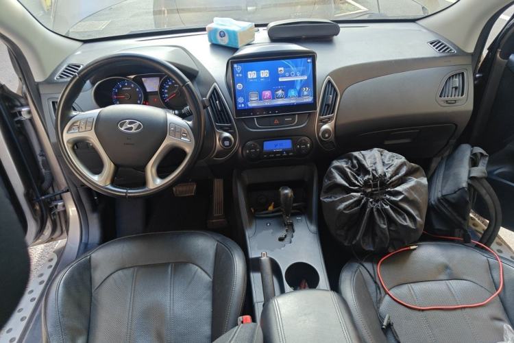 Used Hyundai ix35 2015 2.0L Automatic 2WD Smart Type China IV Center Console