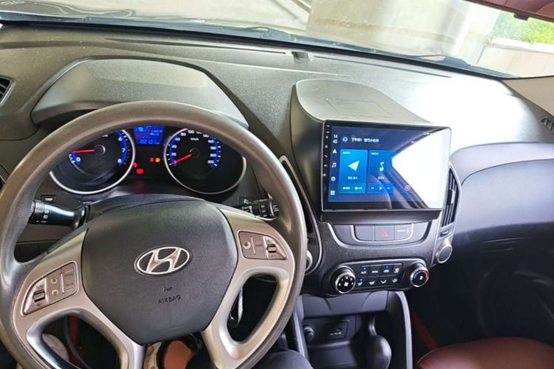 Used Hyundai ix35 2015 2.0L Automatic 2WD Comfort Edition China IV Standard Center Console