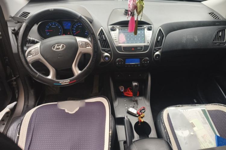 Used Hyundai ix35 2015 2.0L Automatic 2WD Smart Type China IV Center Console