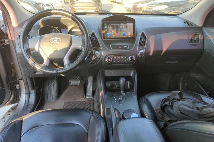 Used Hyundai ix35 2015 2.0L Automatic 2WD Comfort Edition China V Standard Center Console