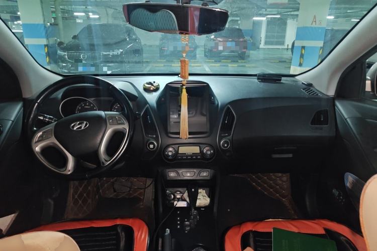 Used Hyundai ix35 2015 2.0L Automatic 2WD Smart Version China V Standard Center Console