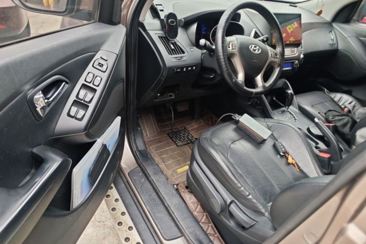 Used Hyundai ix35 2015 2.0L Automatic 4x4 Smart Version China IV Standard Driver Seat