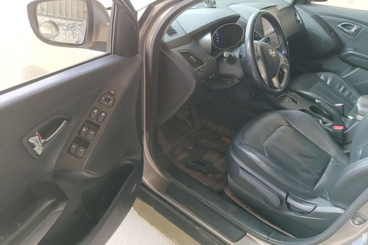 Used Hyundai ix35 2015 2.0L Automatic 2WD Smart Version China V Standard Driver Seat