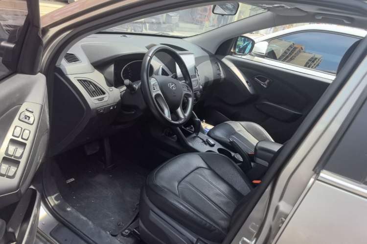 Used Hyundai ix35 2015 2.0L Automatic 2WD Smart Version China V Standard Driver Seat