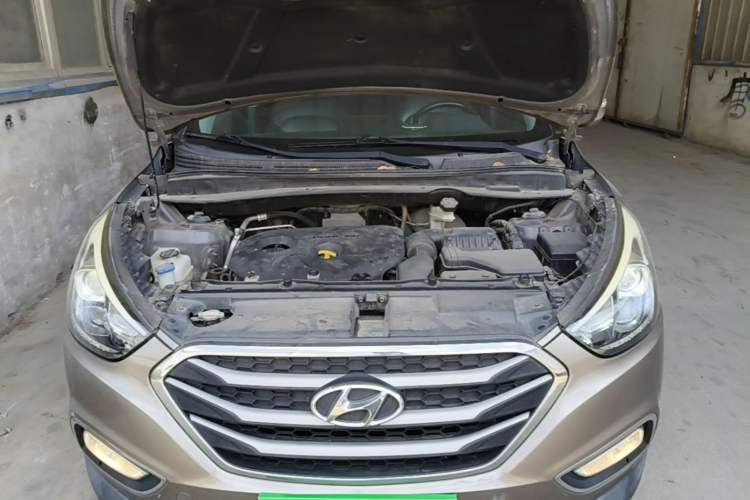 Used Hyundai ix35 2015 2.0L Automatic 2WD Smart Version China V Standard Engine Bay