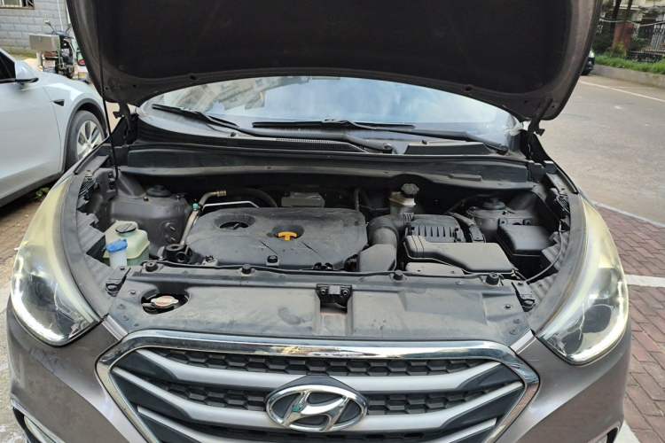 Used Hyundai ix35 2015 2.0L Automatic 2WD Smart Type China IV Engine Bay