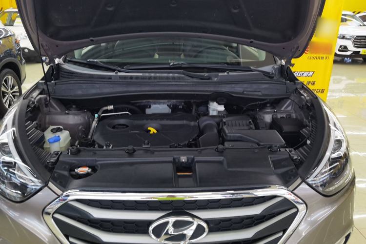 Used Hyundai ix35 2015 2.0L Automatic 2WD Smart Version China V Standard Engine Bay