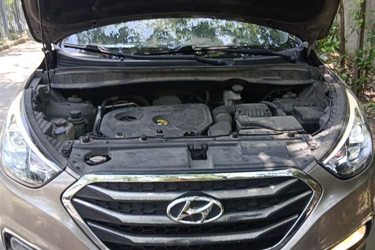 Used Hyundai ix35 2015 2.0L Automatic 2WD Smart Type China IV Engine Bay