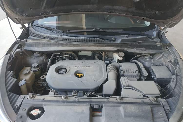 Used Hyundai ix35 2015 2.0L Automatic 2WD Smart Version China V Standard Engine Bay