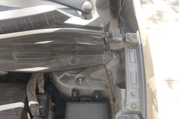 Used Hyundai ix35 2015 2.0L Automatic 2WD Comfort Edition China IV Standard Engine Bay Left
