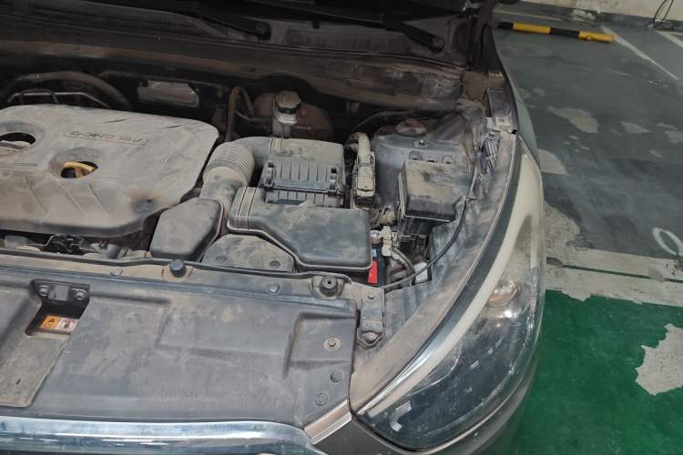 Used Hyundai ix35 2015 2.0L Automatic 2WD Smart Version China V Standard Engine Bay Left