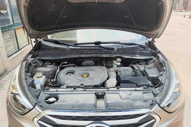 Used Hyundai ix35 2015 2.0L Automatic 2WD Smart Version China V Standard Engine Bay