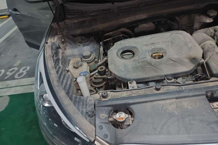 Used Hyundai ix35 2015 2.0L Automatic 2WD Smart Version China V Standard Engine Bay Right