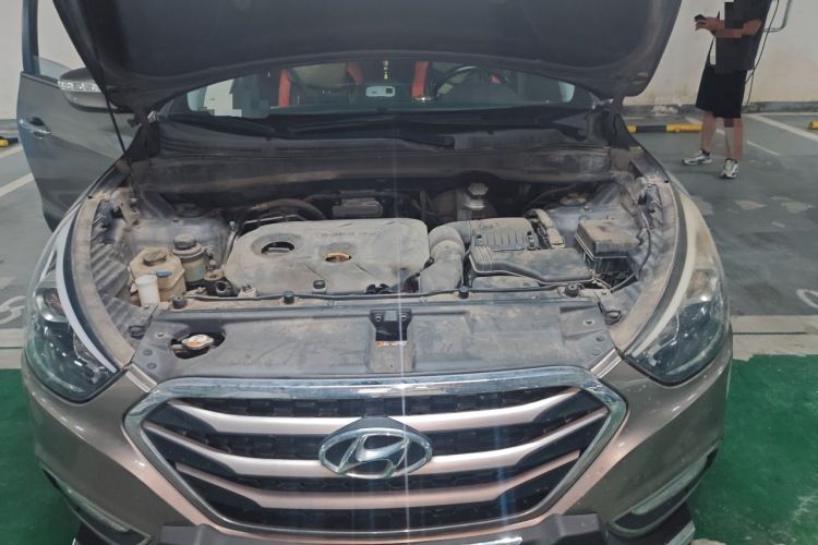 Used Hyundai ix35 2015 2.0L Automatic 2WD Smart Version China V Standard Engine Bay