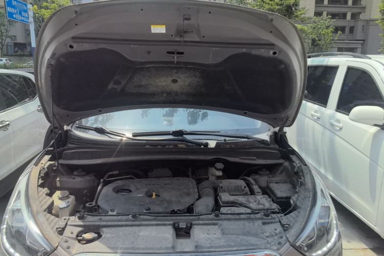 Used Hyundai ix35 2015 2.0L Automatic 2WD Smart Version China V Standard Engine Bay