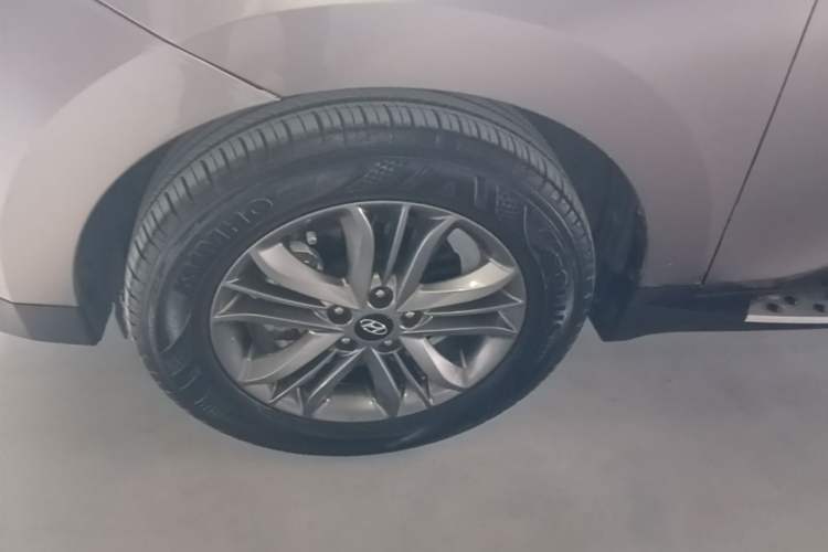Used Hyundai ix35 2015 2.0L Automatic 2WD Smart Type China IV Exterior 4