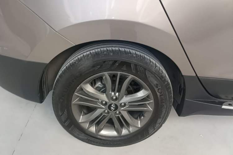 Used Hyundai ix35 2015 2.0L Automatic 2WD Smart Type China IV Exterior 5