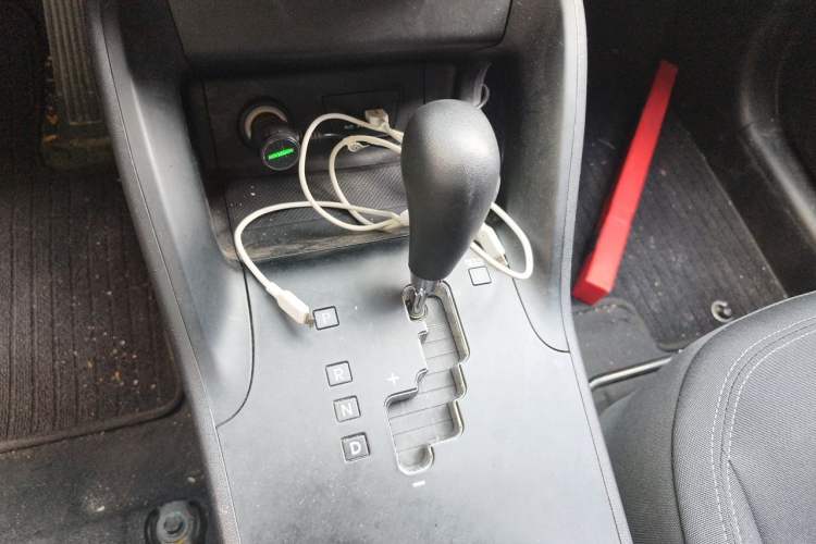 Used Hyundai ix35 2015 2.0L Automatic 2WD Comfort Edition China IV Standard Gear Lever