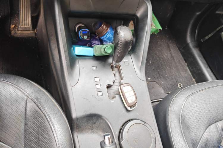 Used Hyundai ix35 2015 2.0L Automatic 2WD Smart Type China IV Gear Lever