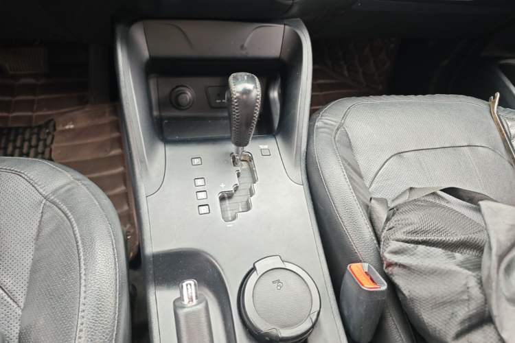 Used Hyundai ix35 2015 2.0L Automatic 4x4 Smart Version China IV Standard Gear Lever