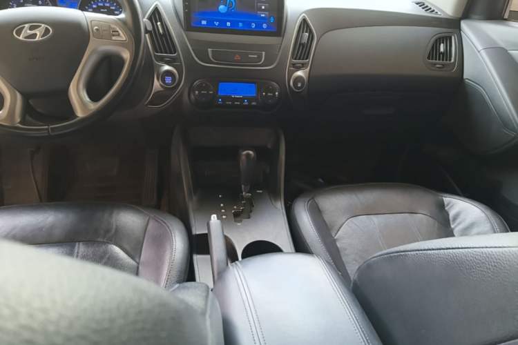Used Hyundai ix35 2015 2.0L Automatic 2WD Smart Version China V Standard Gear Lever