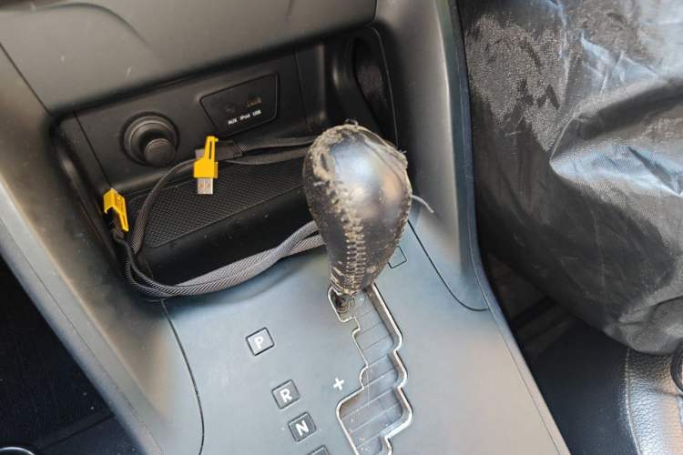 Used Hyundai ix35 2015 2.0L Automatic 2WD Smart Type China IV Gear Lever